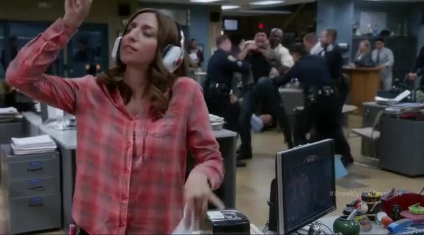 Brooklyn Nine-Nine - Undercover (S02E02)