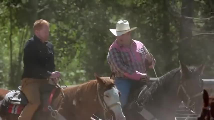 Modern Family (2009) - Dude Ranch (S03E03)