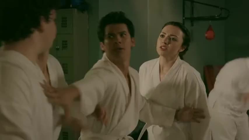 Cobra Kai (2018) - Take a Right (S02E02)