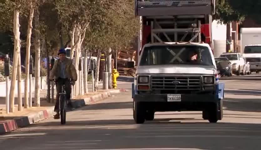 Arrested Development - Staff Infection (S01E01)